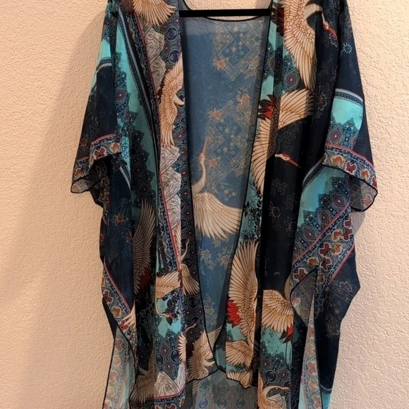 Kimono open front, great design, flying cranes,one size an lightweight.NWOT. - Picture 4 of 5